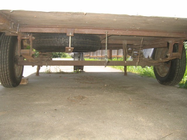 Camp Trailer Suspension.JPG